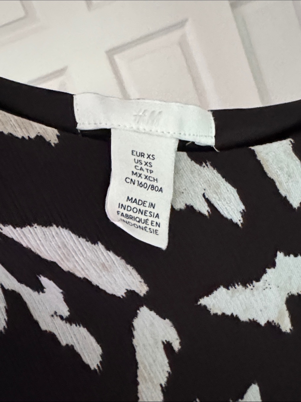 H&M One-Shoulder Printed Top - Picture 2 of 8